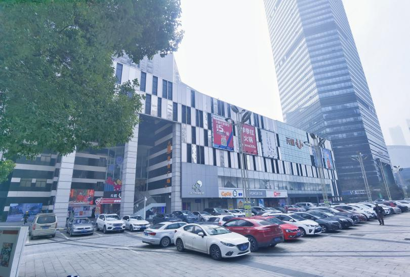 南昌市红谷滩新区绿茵路129号联发广场商业裙楼1-5层转让-招商中